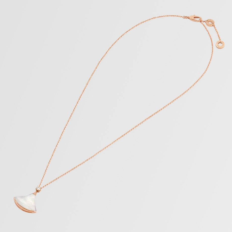 Bulgari necklace ديفاز دريم