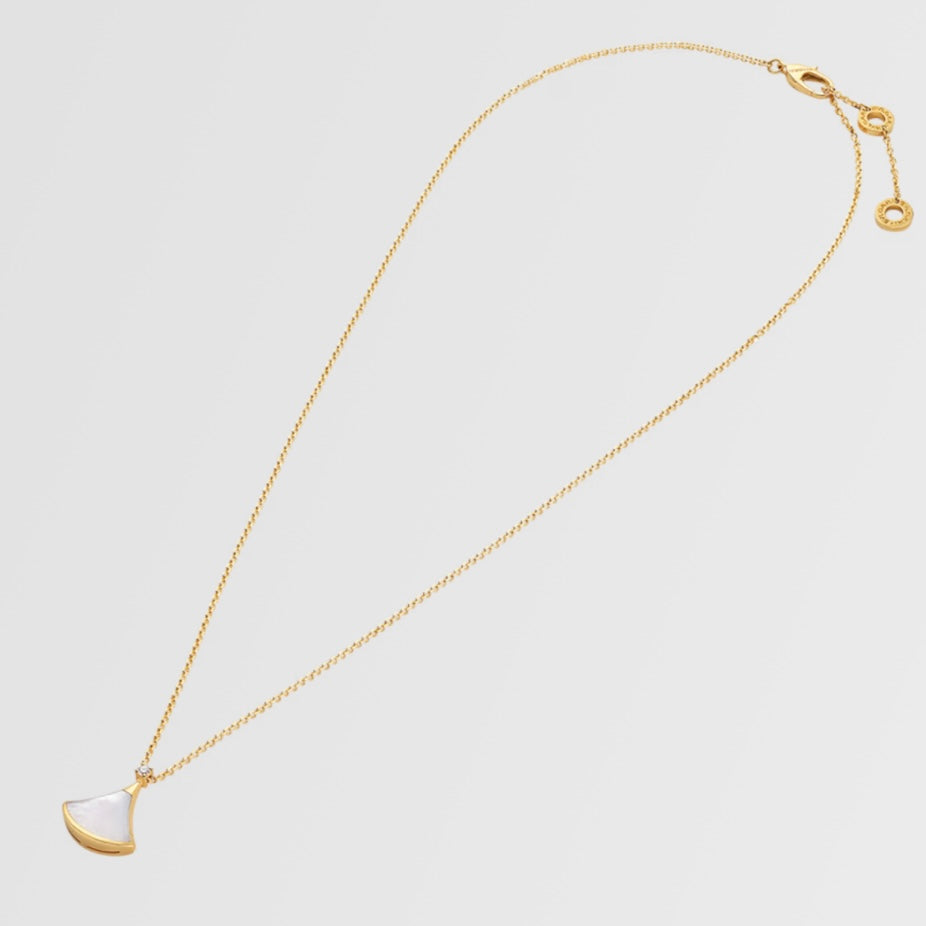 Bulgari necklace ديفاز دريم