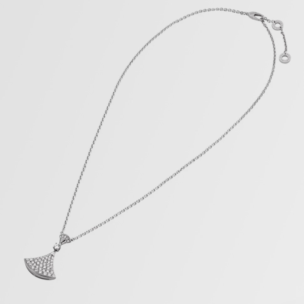 Bulgari necklace ديفاز دريم